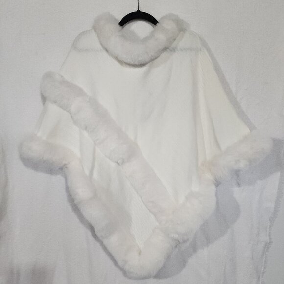 NWT Le Moda Women White Ivory Faux Fur Cowl Neck Poncho Sweater One Size Wedding - Picture 2 of 6